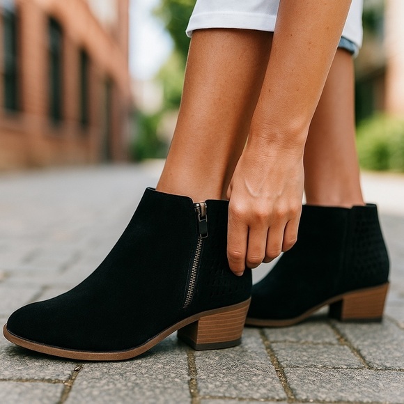 Kenzie Suede Ankle Boots Womens Size 8 Medium Black Leather Zip Sides Granger - Picture 1 of 5